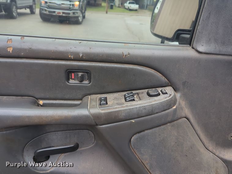 image for item EQ2207 2005 Chevrolet Silverado 1500 Ext. Cab pickup truck