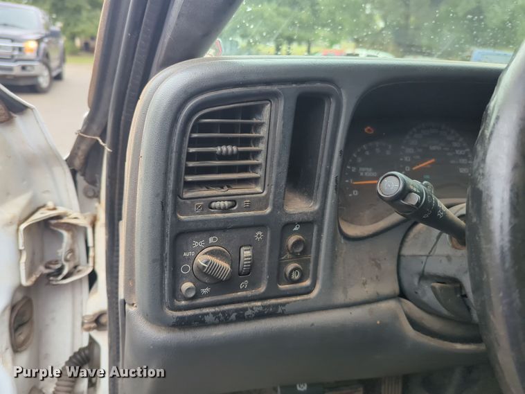 image for item EQ2207 2005 Chevrolet Silverado 1500 Ext. Cab pickup truck