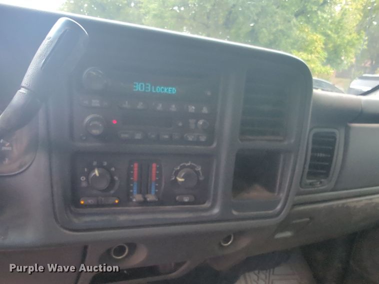 image for item EQ2207 2005 Chevrolet Silverado 1500 Ext. Cab pickup truck