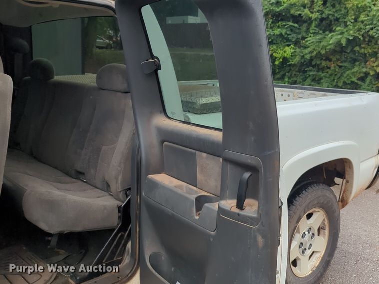 image for item EQ2207 2005 Chevrolet Silverado 1500 Ext. Cab pickup truck