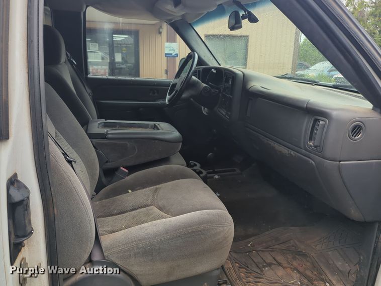 image for item EQ2207 2005 Chevrolet Silverado 1500 Ext. Cab pickup truck