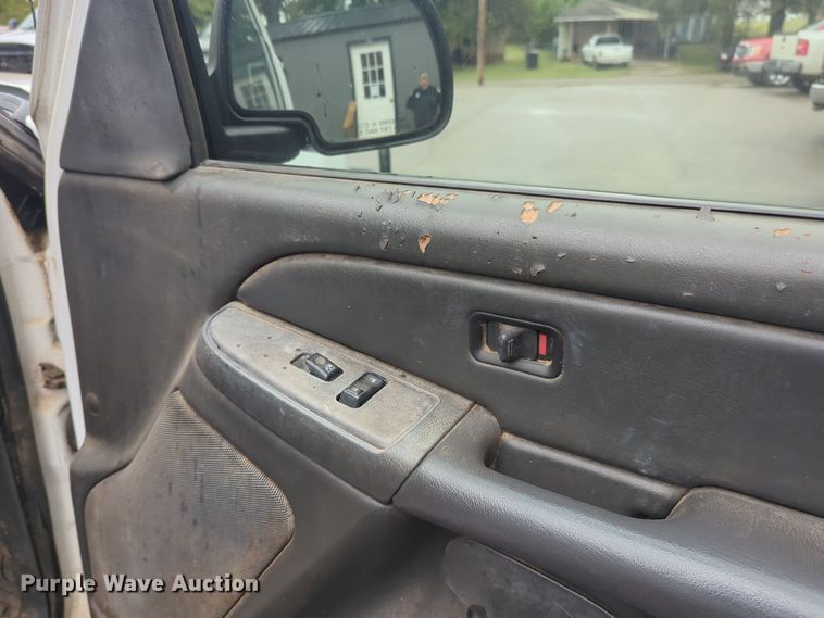 image for item EQ2207 2005 Chevrolet Silverado 1500 Ext. Cab pickup truck