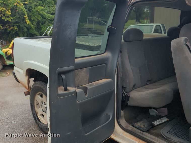 image for item EQ2207 2005 Chevrolet Silverado 1500 Ext. Cab pickup truck