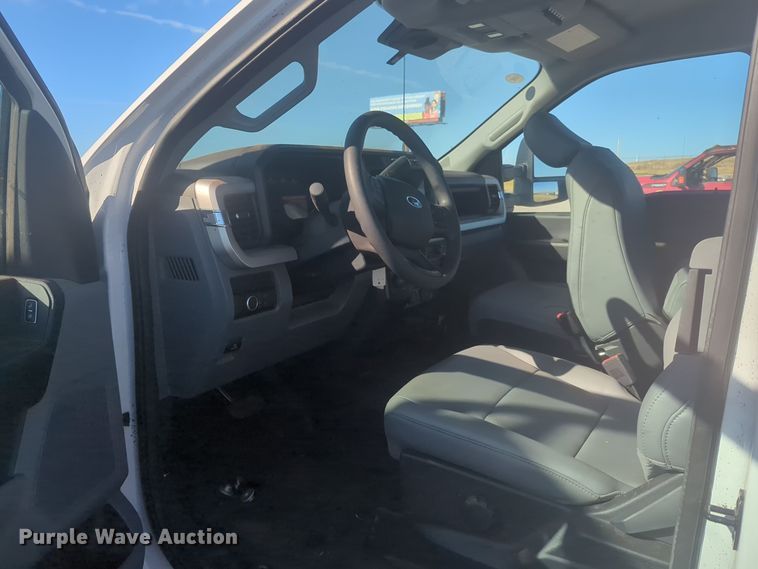 image for item EQ2213 2023 Ford  F550 truck cab and chassis