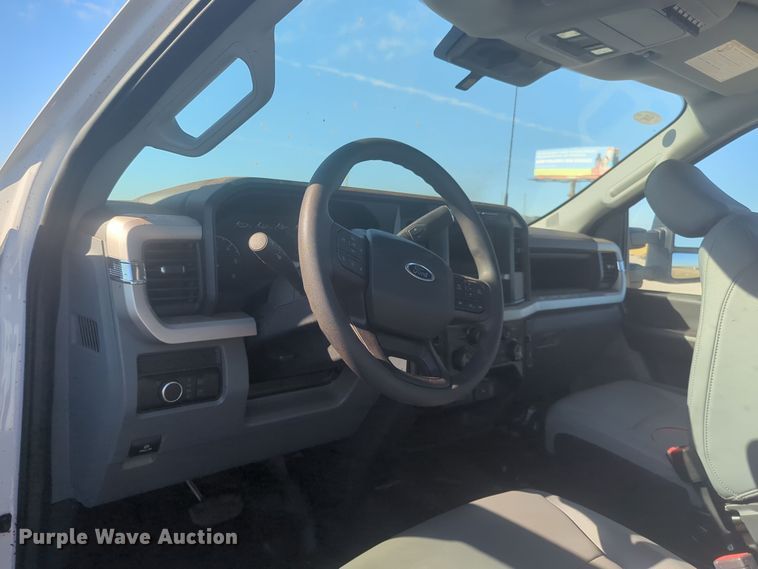 image for item EQ2213 2023 Ford  F550 truck cab and chassis