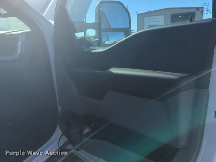 image for item EQ2213 2023 Ford  F550 truck cab and chassis