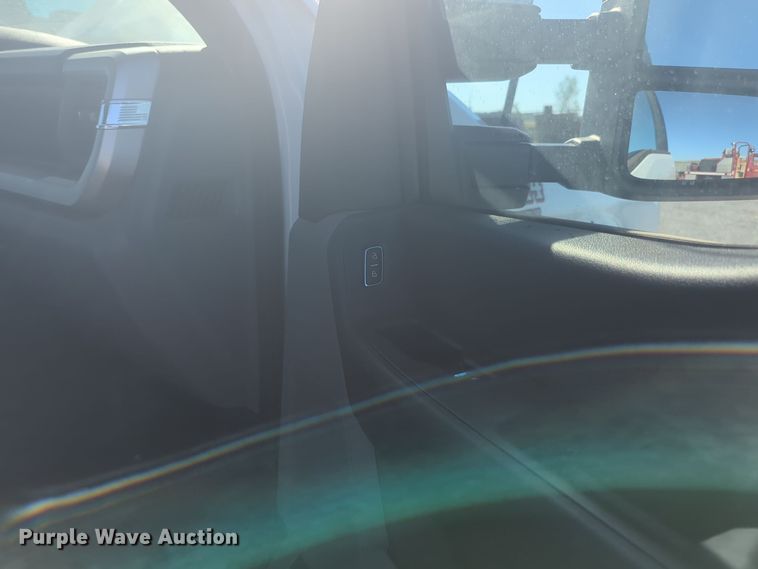 image for item EQ2213 2023 Ford  F550 truck cab and chassis