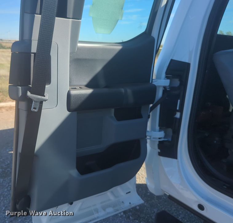 image for item EQ2213 2023 Ford  F550 truck cab and chassis