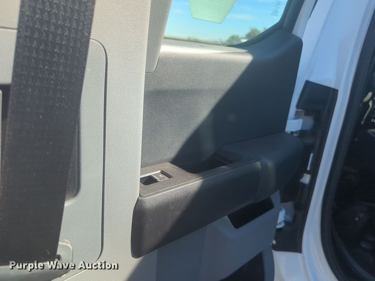 image for item EQ2213 2023 Ford  F550 truck cab and chassis