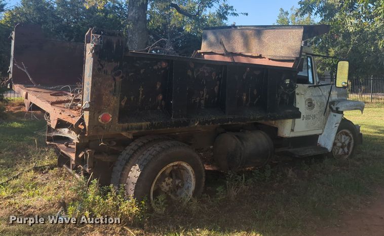 image for item EQ2270 1977 International Harvester Loadstar 1600  dump truck
