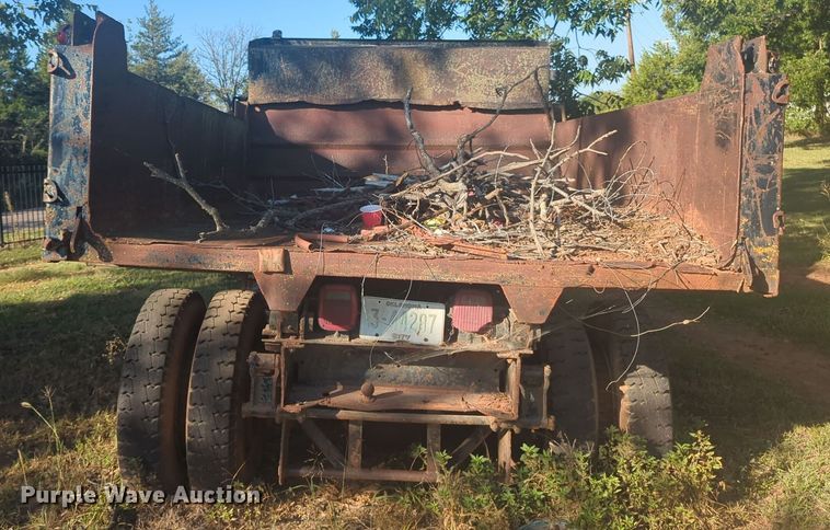 image for item EQ2270 1977 International Harvester Loadstar 1600  dump truck