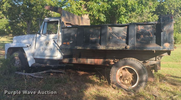 image for item EQ2270 1977 International Harvester Loadstar 1600  dump truck