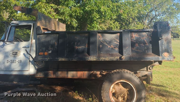 image for item EQ2270 1977 International Harvester Loadstar 1600  dump truck