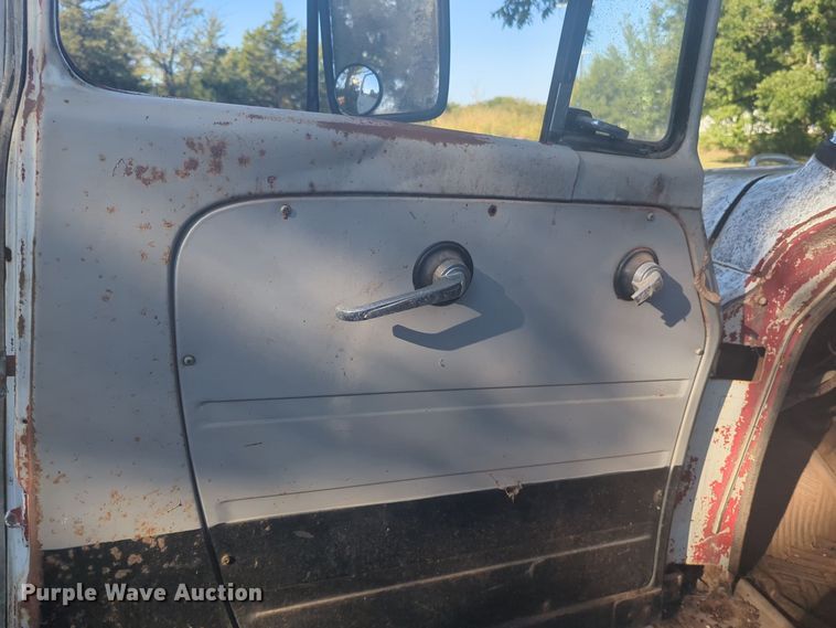 image for item EQ2270 1977 International Harvester Loadstar 1600  dump truck