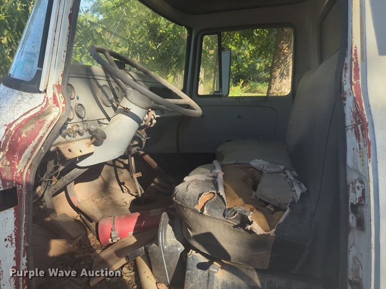 image for item EQ2270 1977 International Harvester Loadstar 1600  dump truck