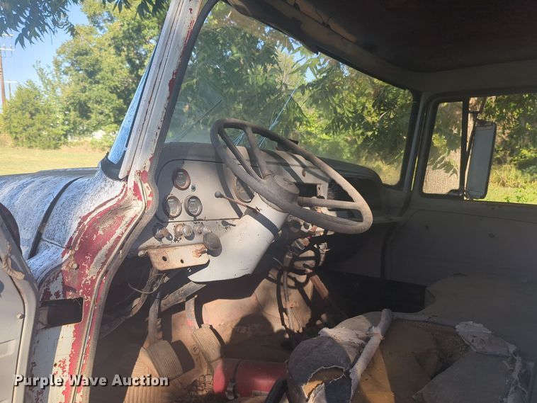 image for item EQ2270 1977 International Harvester Loadstar 1600  dump truck