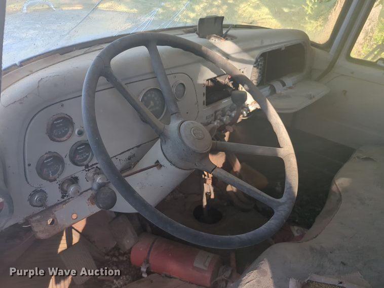 image for item EQ2270 1977 International Harvester Loadstar 1600  dump truck