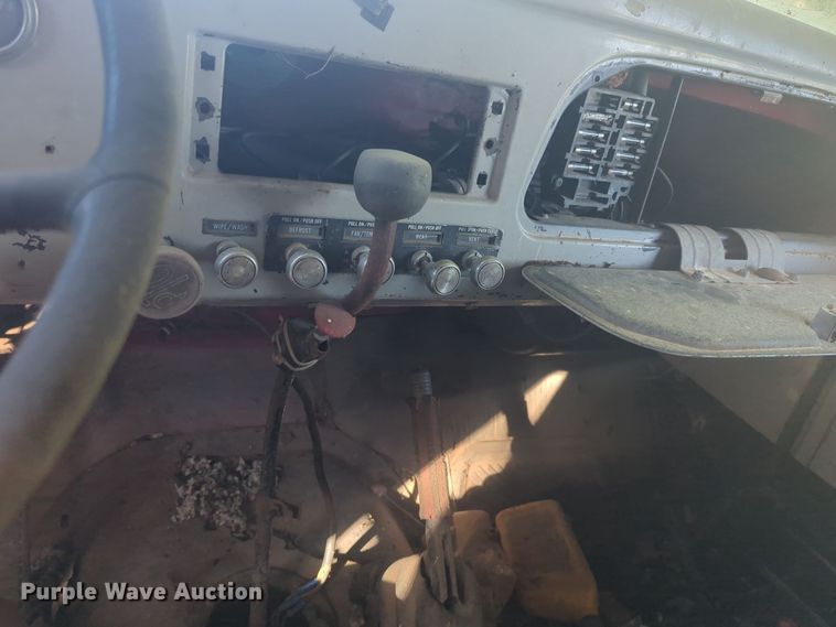 image for item EQ2270 1977 International Harvester Loadstar 1600  dump truck