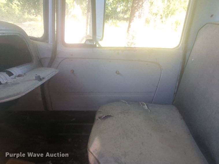 image for item EQ2270 1977 International Harvester Loadstar 1600  dump truck