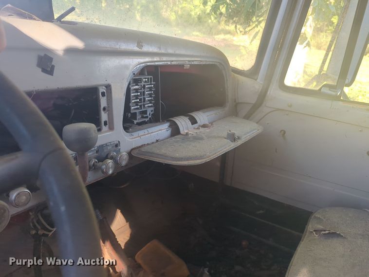 image for item EQ2270 1977 International Harvester Loadstar 1600  dump truck