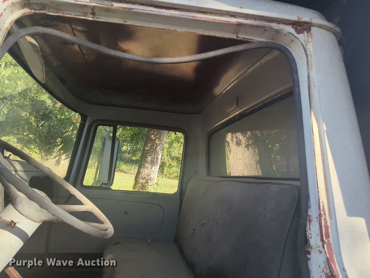 image for item EQ2270 1977 International Harvester Loadstar 1600  dump truck