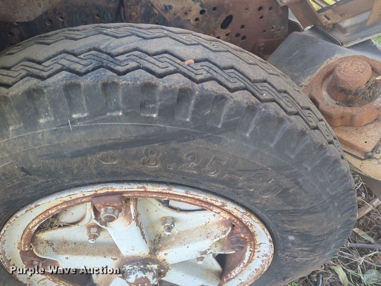 image for item EQ2270 1977 International Harvester Loadstar 1600  dump truck