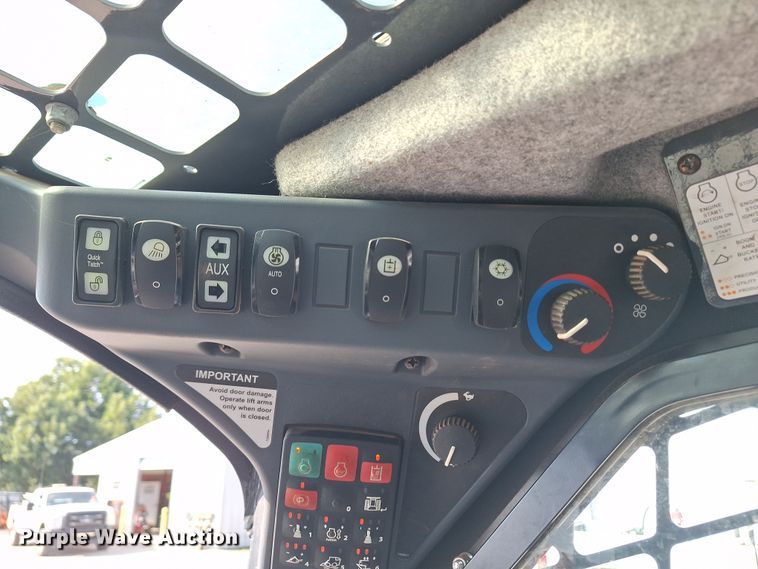 image for item EQ2299 2021 John Deere 333G tracked skid steer loader