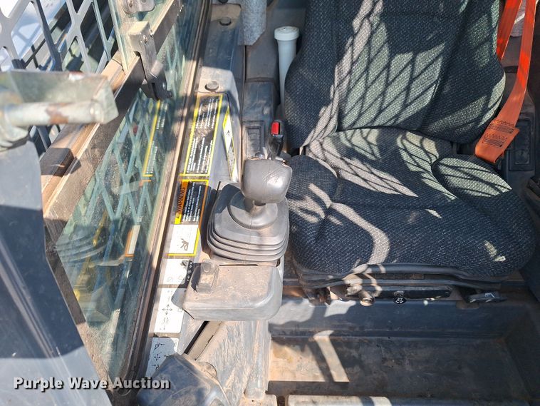 image for item EQ2300 2018 John Deere 333G tracked skid steer loader