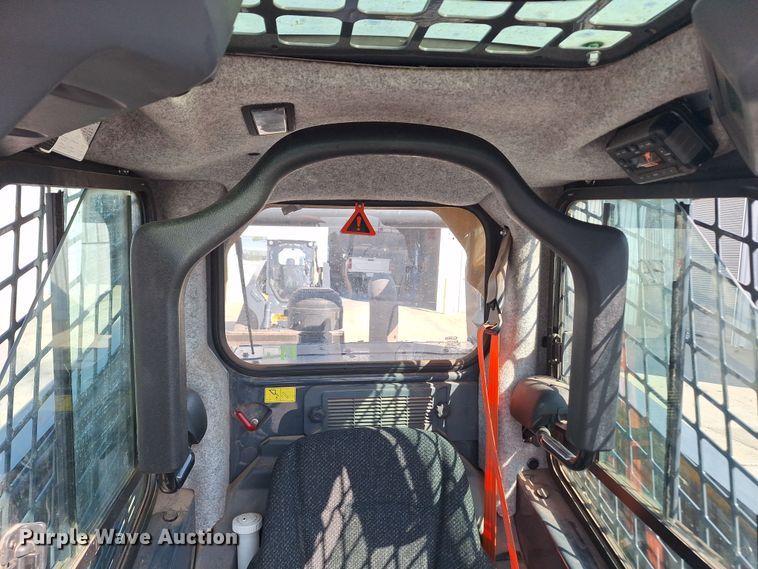 image for item EQ2300 2018 John Deere 333G tracked skid steer loader