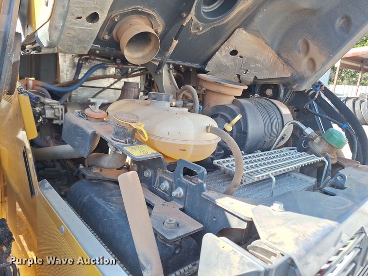 image for item EQ2300 2018 John Deere 333G tracked skid steer loader