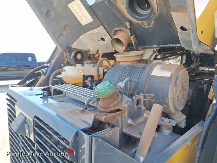 image for item EQ2300 2018 John Deere 333G tracked skid steer loader