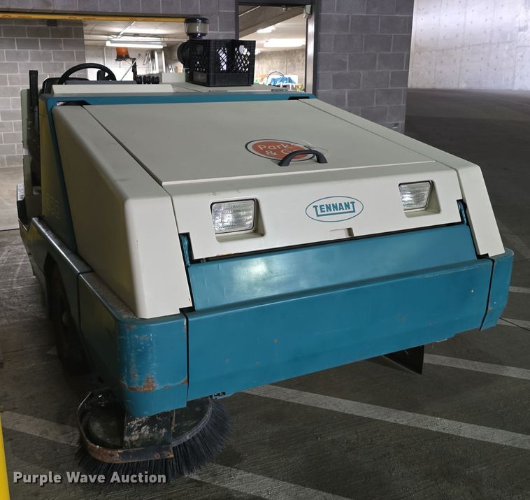 image for item IO9997 2013 Tennant 800 sweeper