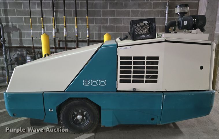 image for item IO9997 2013 Tennant 800 sweeper