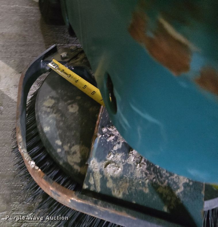 image for item IO9997 2013 Tennant 800 sweeper