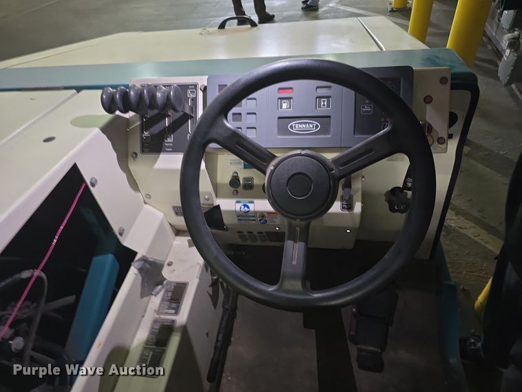 image for item IO9997 2013 Tennant 800 sweeper