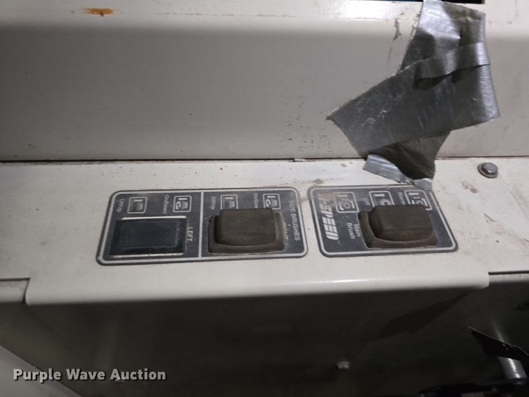 image for item IO9997 2013 Tennant 800 sweeper