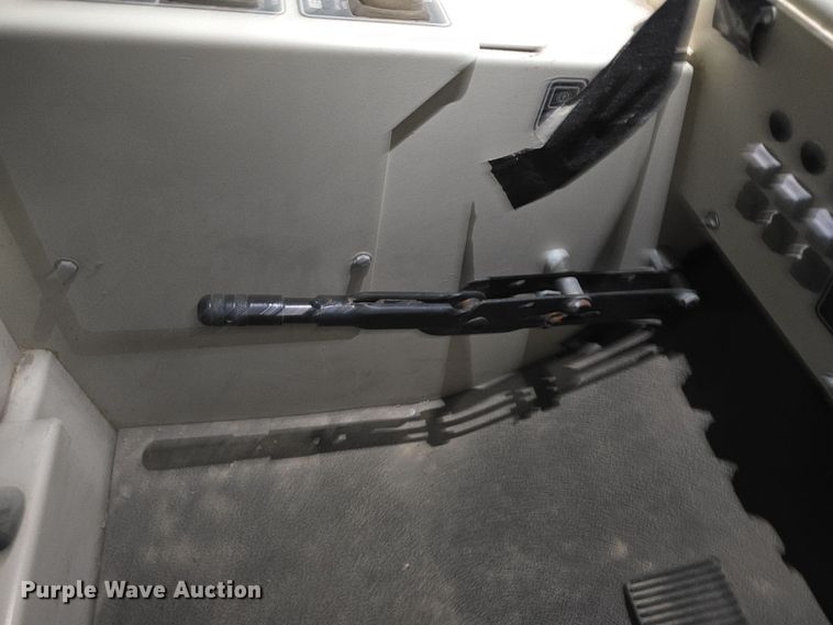 image for item IO9997 2013 Tennant 800 sweeper