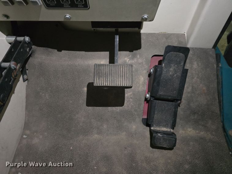 image for item IO9997 2013 Tennant 800 sweeper