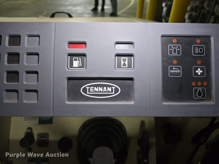 image for item IO9997 2013 Tennant 800 sweeper
