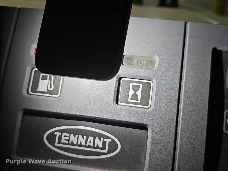 image for item IO9997 2013 Tennant 800 sweeper
