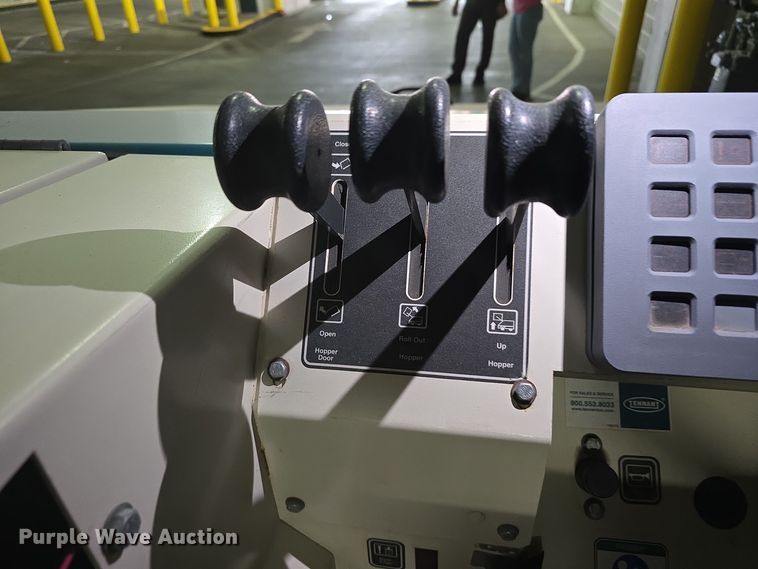 image for item IO9997 2013 Tennant 800 sweeper