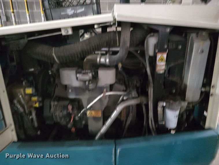 image for item IO9997 2013 Tennant 800 sweeper