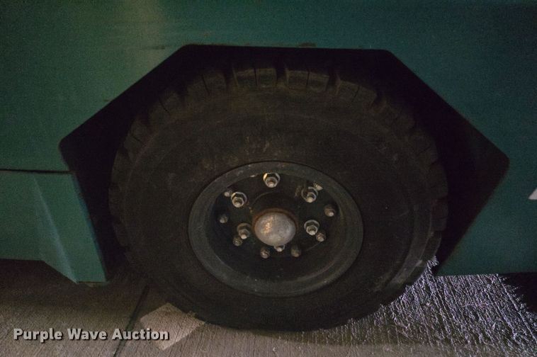 image for item IO9997 2013 Tennant 800 sweeper