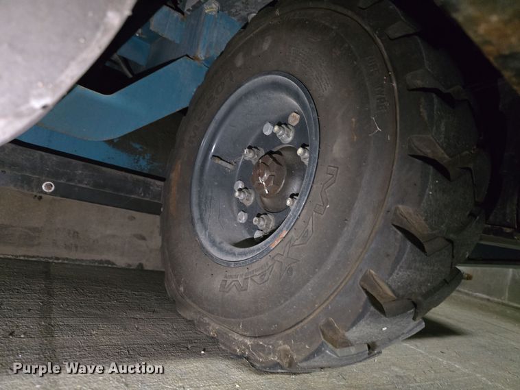 image for item IO9997 2013 Tennant 800 sweeper