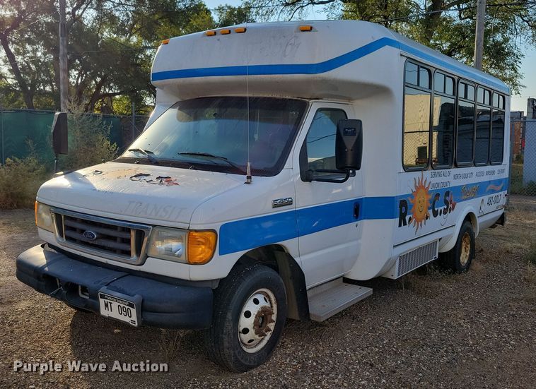 image for item JO9340 2007 Ford Eldorado  shuttle bus