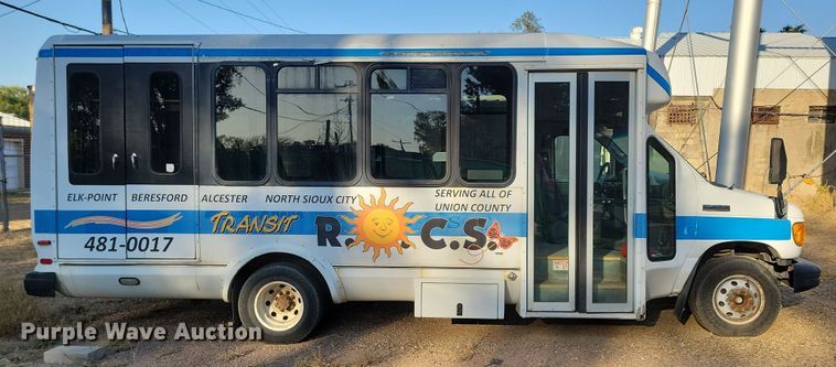 image for item JO9340 2007 Ford Eldorado  shuttle bus