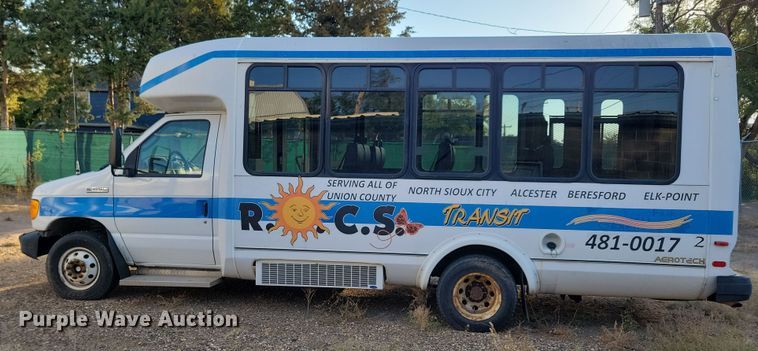 image for item JO9340 2007 Ford Eldorado  shuttle bus