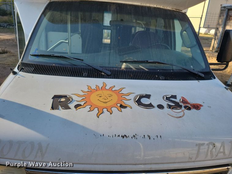 image for item JO9340 2007 Ford Eldorado  shuttle bus