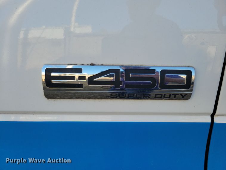 image for item JO9340 2007 Ford Eldorado  shuttle bus