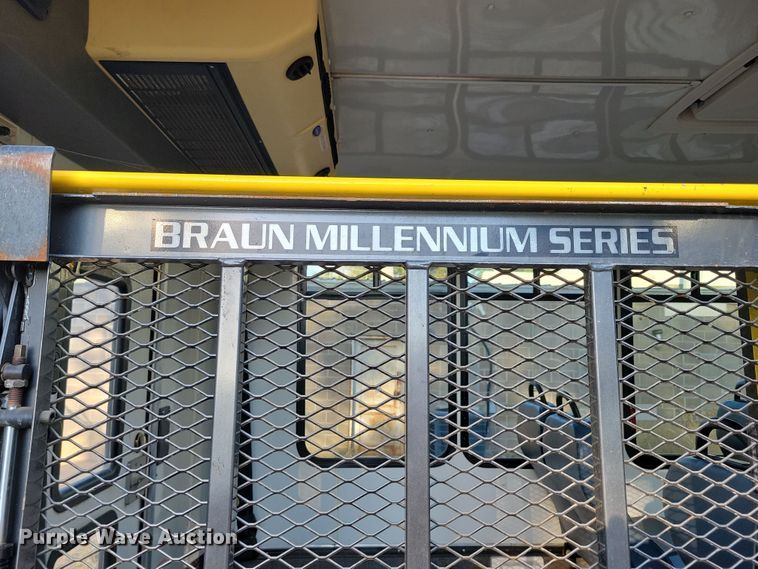 image for item JO9340 2007 Ford Eldorado  shuttle bus